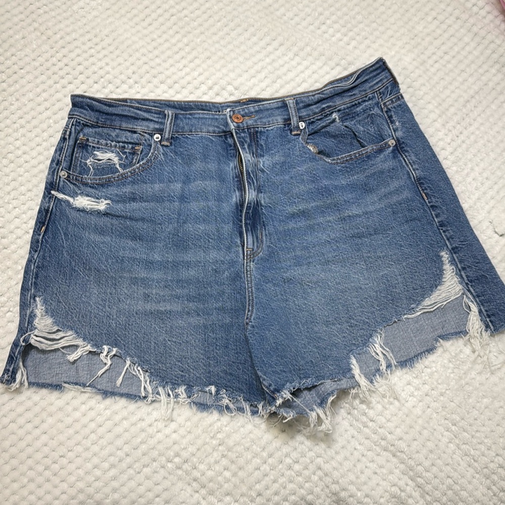 American Eagle medium wash distressed jean shorts, size 18